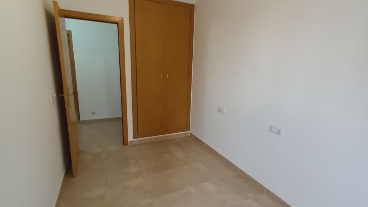 Modernes und unmöbliertes Apartment mit Teilmeerblick in Porto Petro -- AP 222