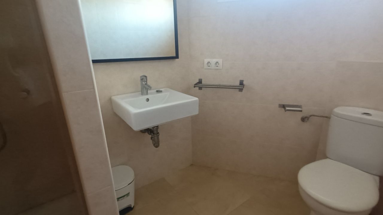 Modernes und unmöbliertes Apartment mit Teilmeerblick in Porto Petro -- AP 222