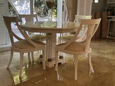 Möbel im Glöökler Stil