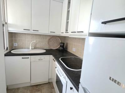 Furnished apartment with sea view available immediately.