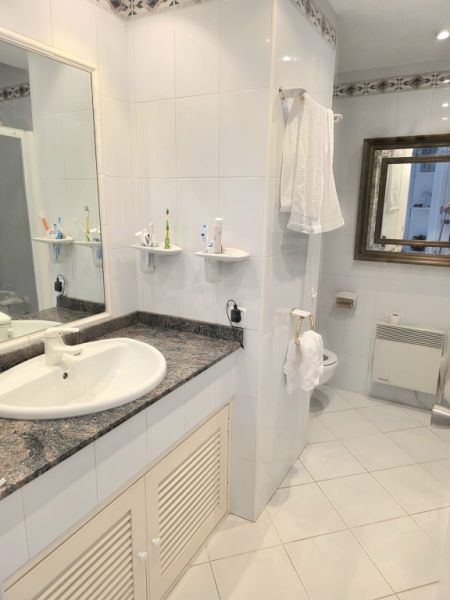 Furnished apartment with sea view available immediately.