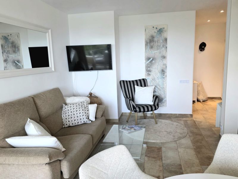 Furnished apartment with sea view available immediately.