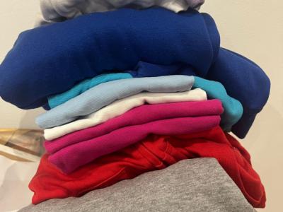 Montessori Uniformen divers günstig abzugeben- top Zustand, 1 Kind, Erstbesitz