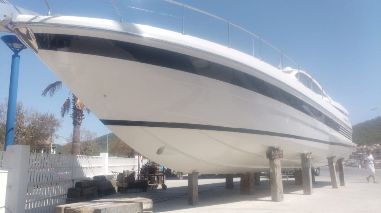 Yate a motor Lancha a motor Lancha a motor Pershing 54 Intercambio con el barco inmobiliario yate co