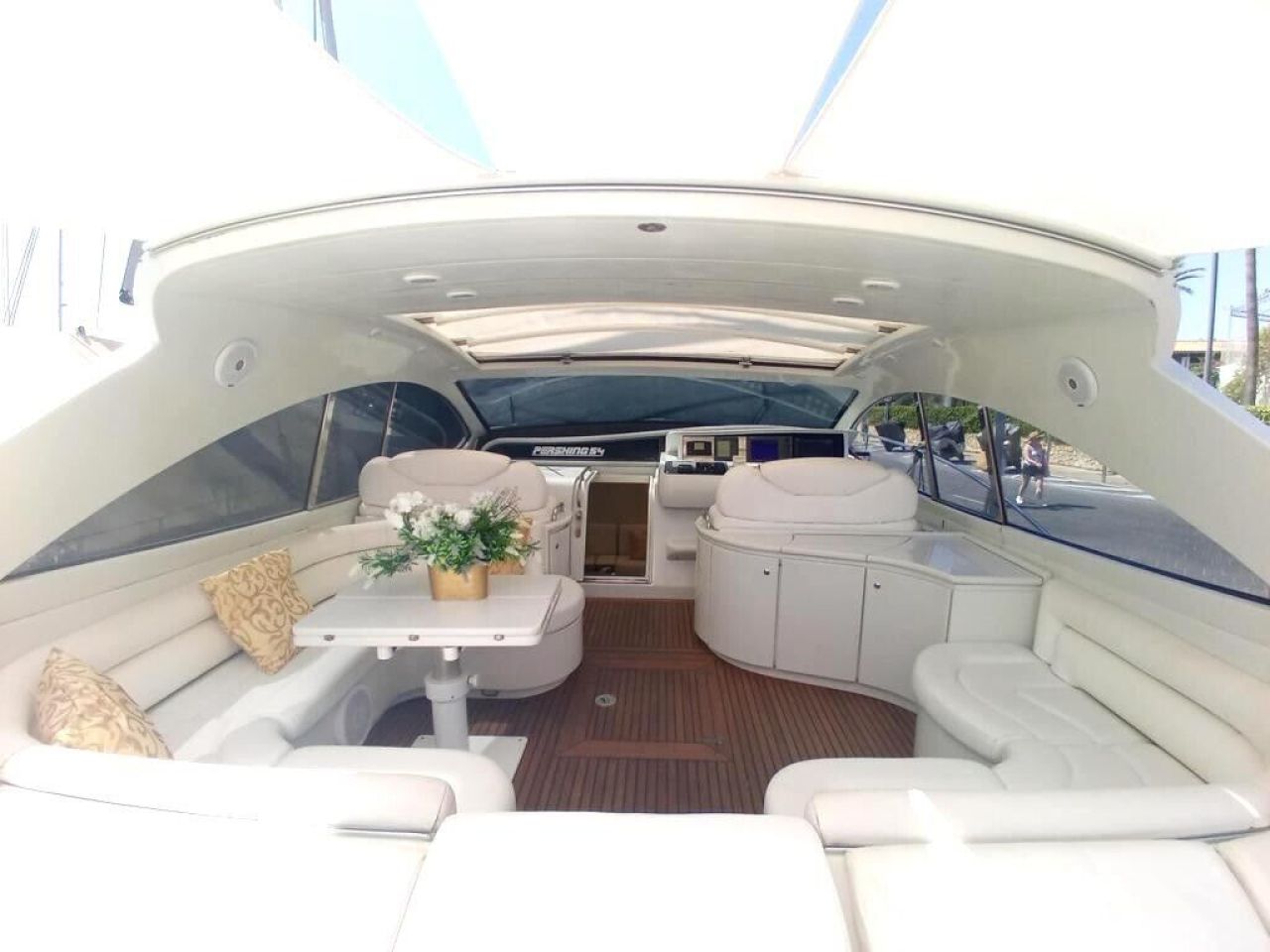 Yate a motor Lancha a motor Lancha a motor Pershing 54 Intercambio con el barco inmobiliario yate co