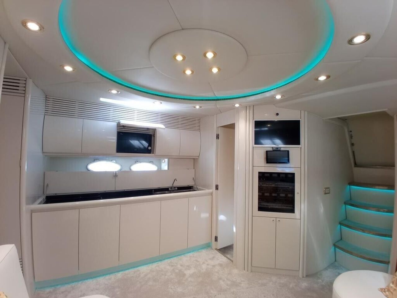 Yate a motor Lancha a motor Lancha a motor Pershing 54 Intercambio con el barco inmobiliario yate co