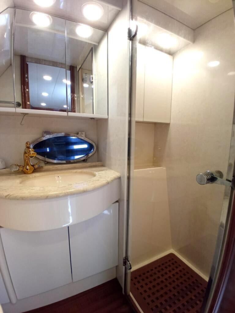 Yate a motor Lancha a motor Lancha a motor Pershing 54 Intercambio con el barco inmobiliario yate co