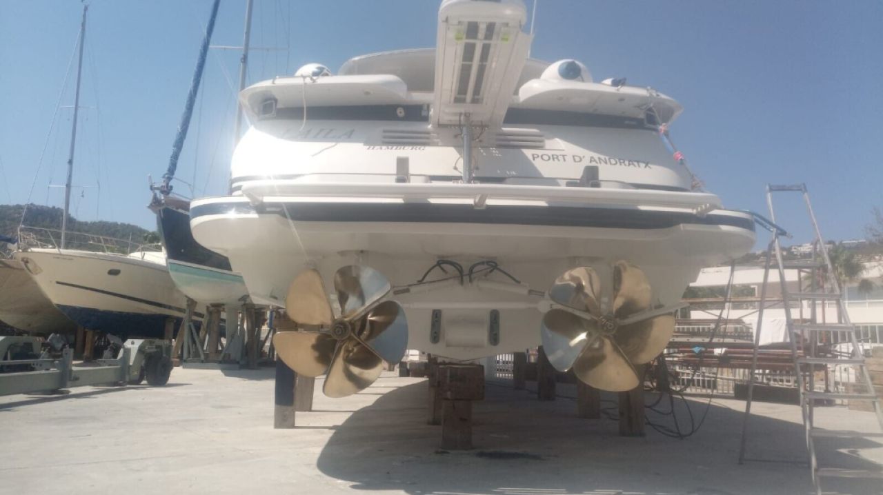 Yate a motor Lancha a motor Lancha a motor Pershing 54 Intercambio con el barco inmobiliario yate co