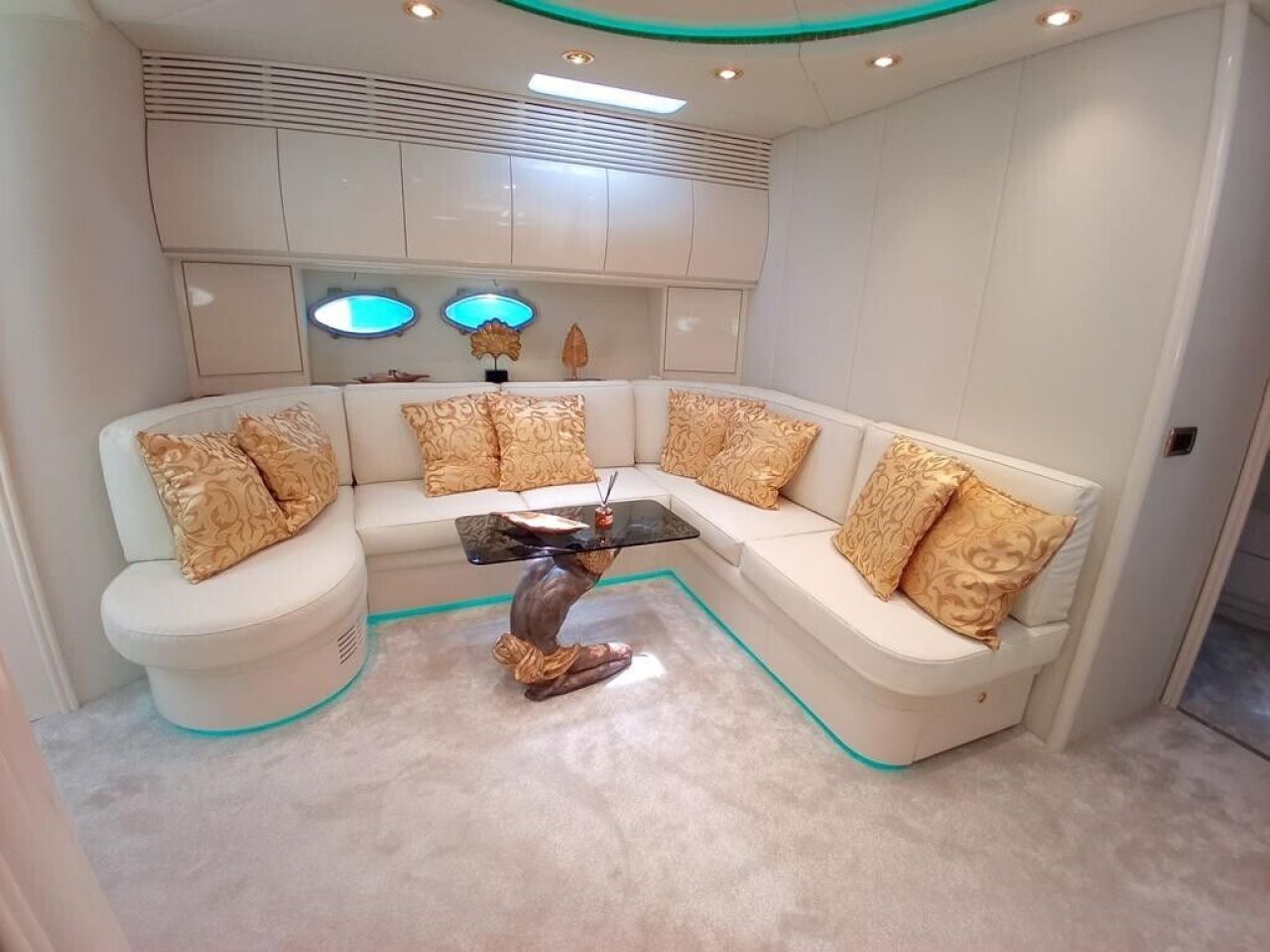 Yate a motor Lancha a motor Lancha a motor Pershing 54 Intercambio con el barco inmobiliario yate co