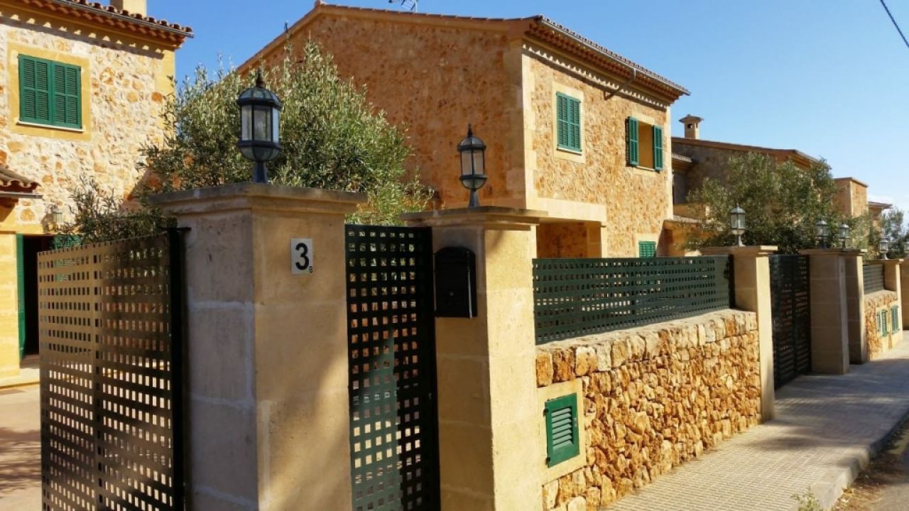 Nachmieter gesucht für ruhiges Haus mit Pool , möbliert, Nähe Palma,  4 SZ, ab Oktober 25, € 2.200