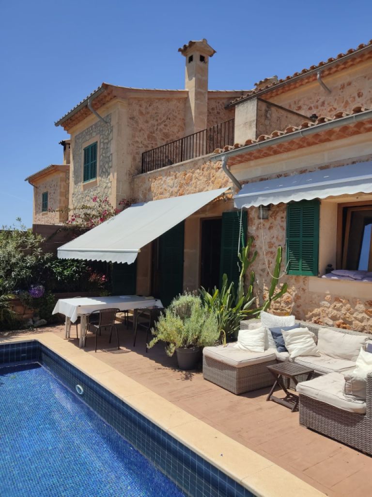 Nachmieter gesucht für ruhiges Haus mit Pool , möbliert, Nähe Palma,  4 SZ, ab Oktober 25, € 2.200