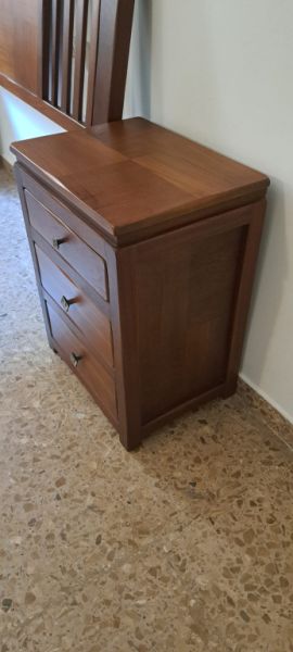 Nachttische und Kopfteil