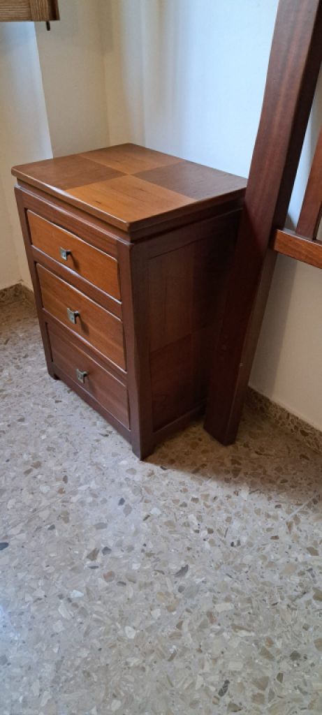 Nachttische und Kopfteil für 150-cm-Bett