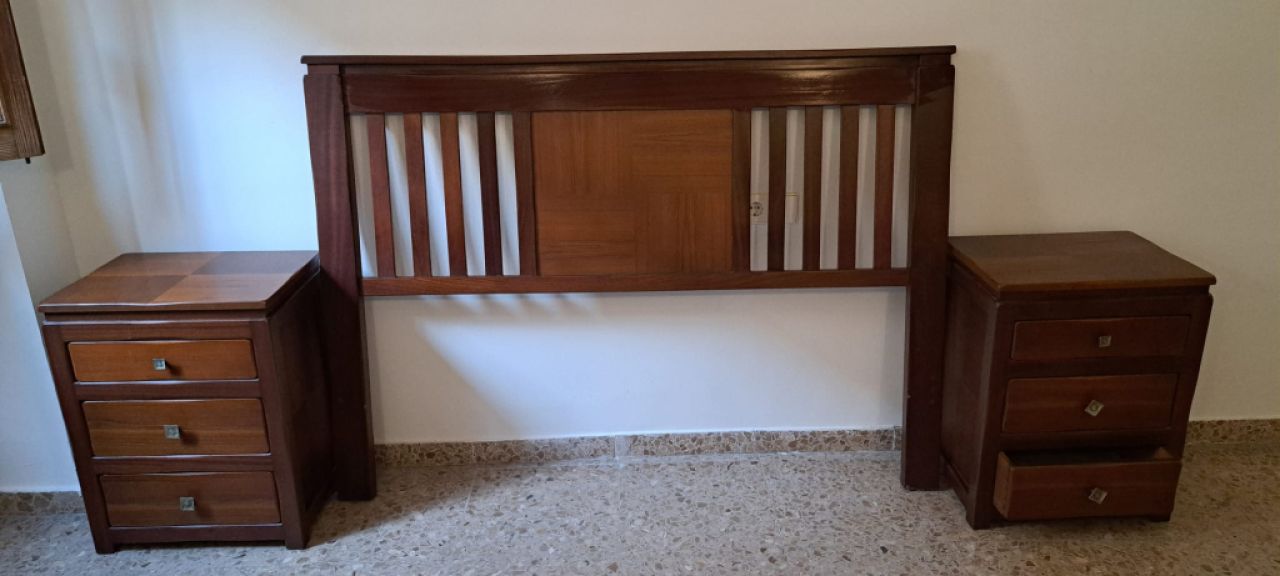 Nachttische und Kopfteil für 150-cm-Bett