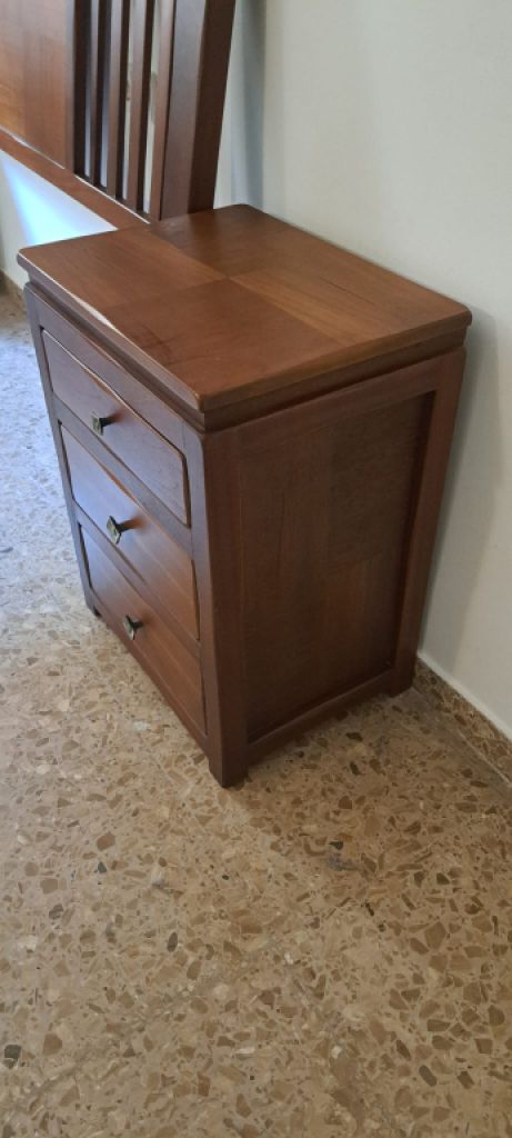 Nachttische und Kopfteil für 150-cm-Bett