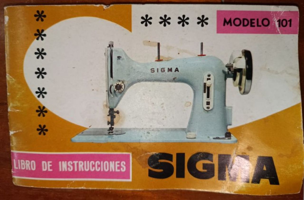 SEWING MACHINE FROM 1970 SIGMA Model 101