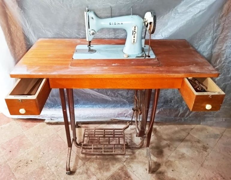 SEWING MACHINE FROM 1970 SIGMA Model 101