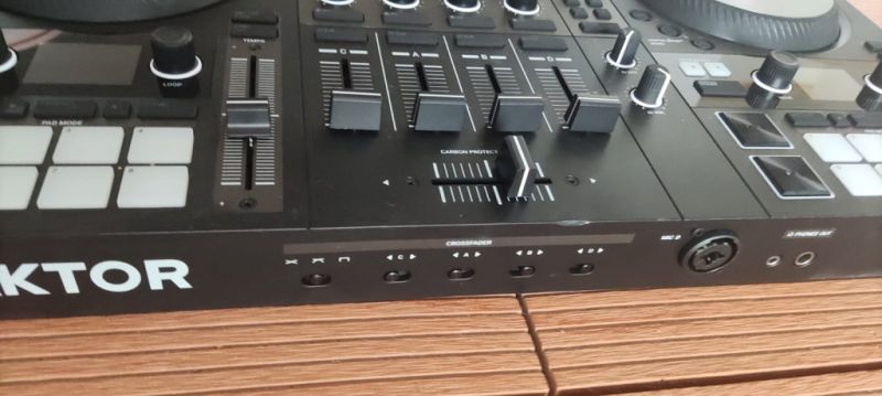  Native Instruments Traktor Kontrol S4