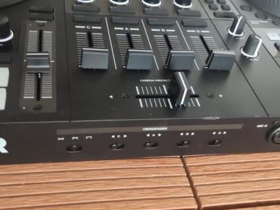 Native Instruments Traktor Kontrol S4