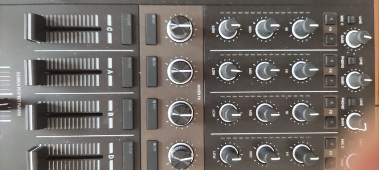  Native Instruments Traktor Kontrol S4