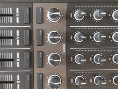  Native Instruments Traktor Kontrol S4