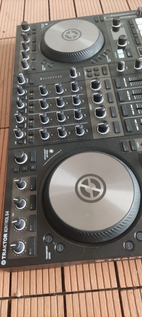  Native Instruments Traktor Kontrol S4