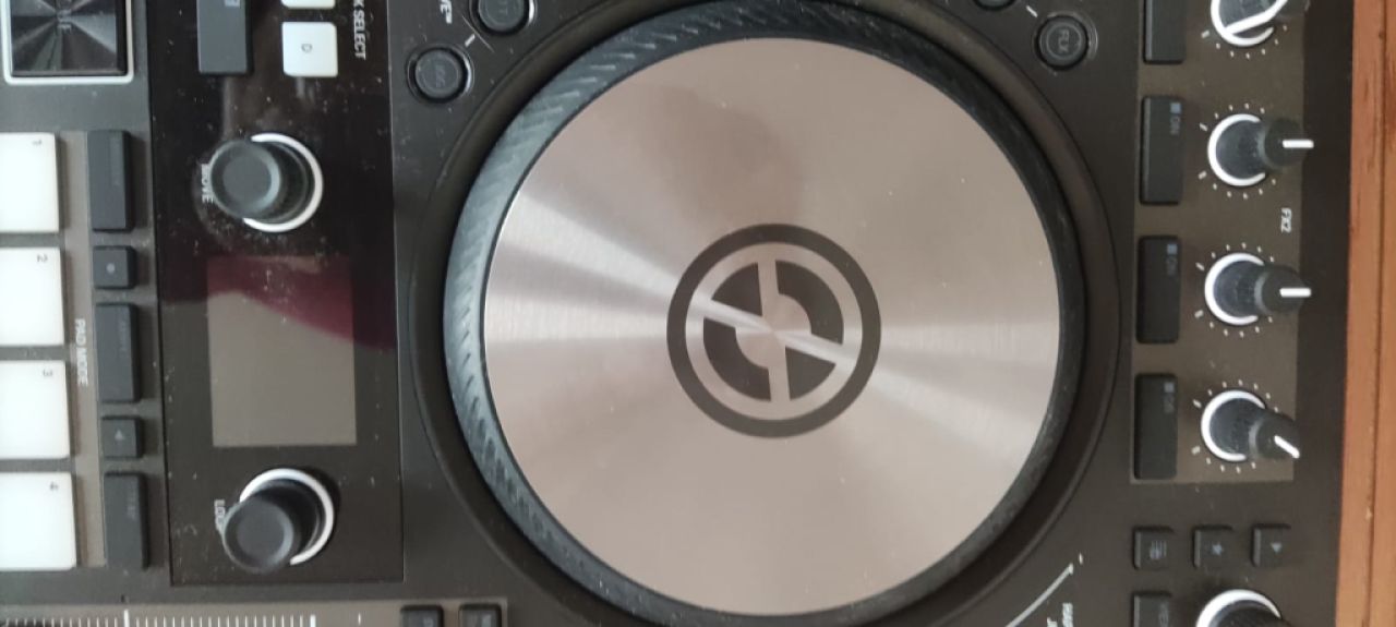  Native Instruments Traktor Kontrol S4