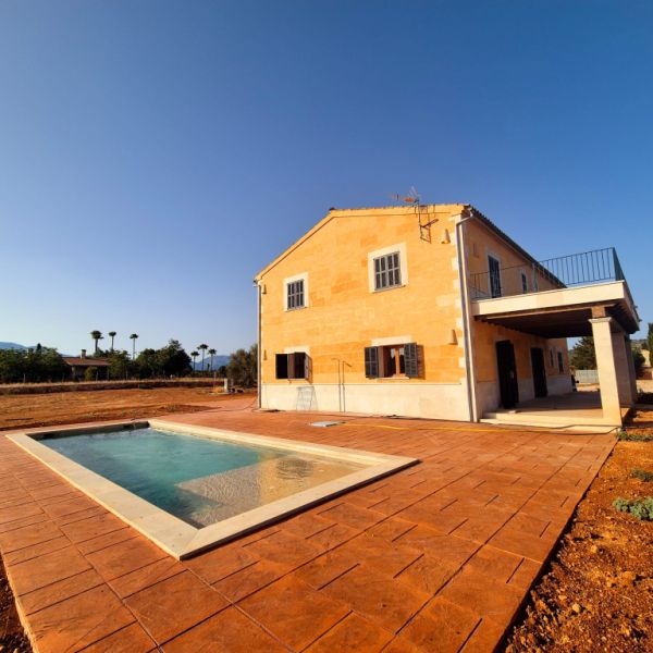 Neu gebaute rustikale Finca mit Blick auf die Serra de Tramuntana – Inca