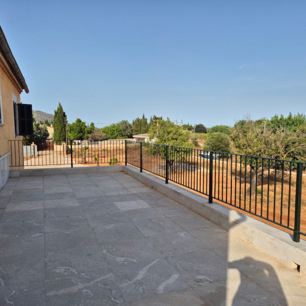 Neu gebaute rustikale Finca mit Blick auf die Serra de Tramuntana – Inca