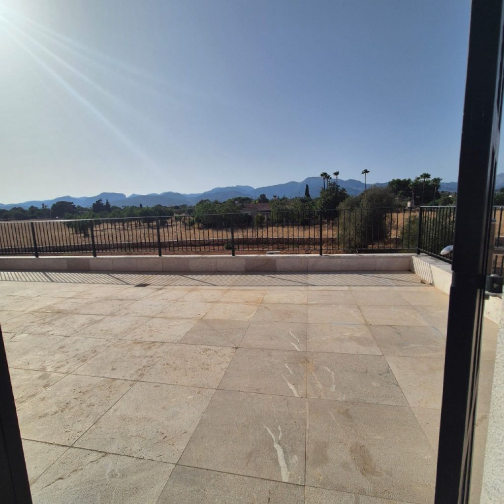Neu gebaute rustikale Finca mit Blick auf die Serra de Tramuntana – Inca