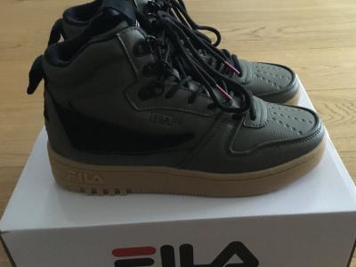 ¡NUEVO! Zapatillas altas originales FILA de piel, Talla 39, Caqui ¡NUEVO!