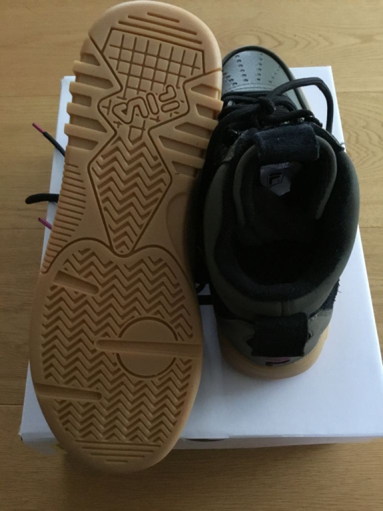 ¡NUEVO! Zapatillas altas originales FILA de piel, Talla 39, Caqui ¡NUEVO!