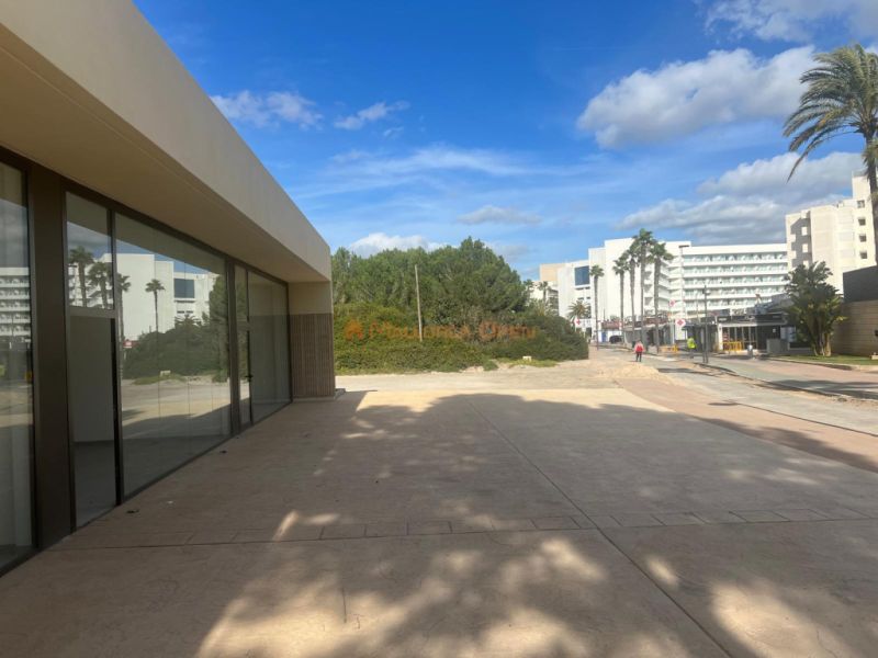 Neubau-Gewerbefläche in Cala Millor