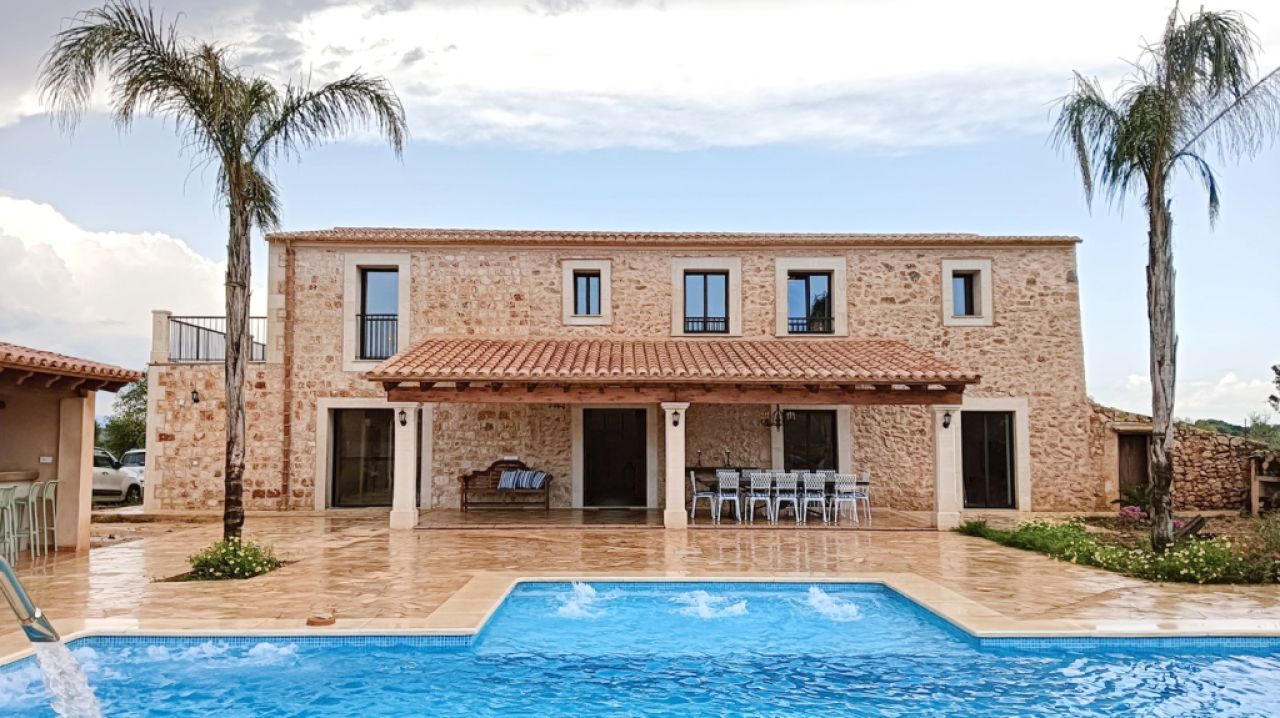 Newly built finca with all extras and approx. 400 m2 living space near Santanyi - Cas Concos -- F 26