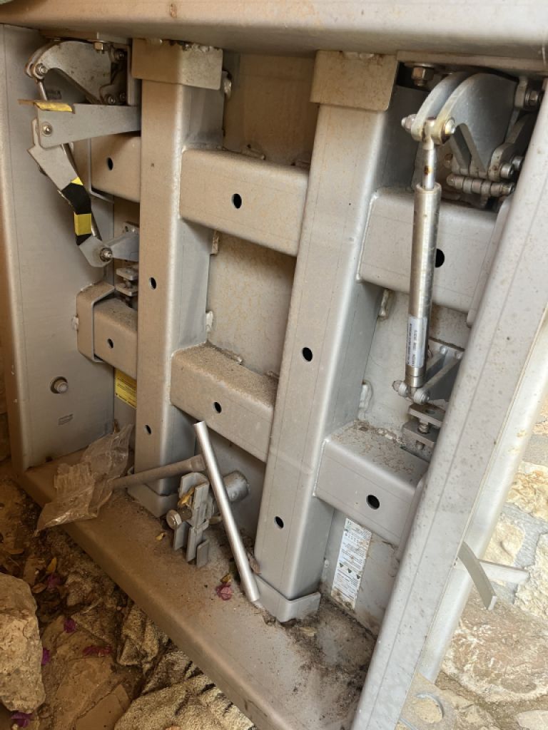 Neue Edelstahl Schachtabdeckung mit Stoßdämpfer