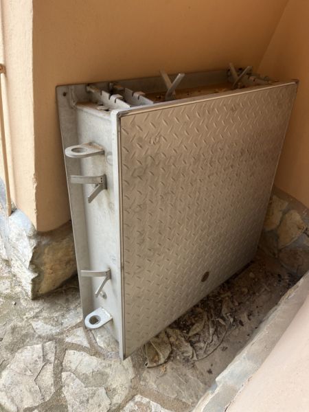 Neue Edelstahl Schachtabdeckung mit Stoßdämpfer