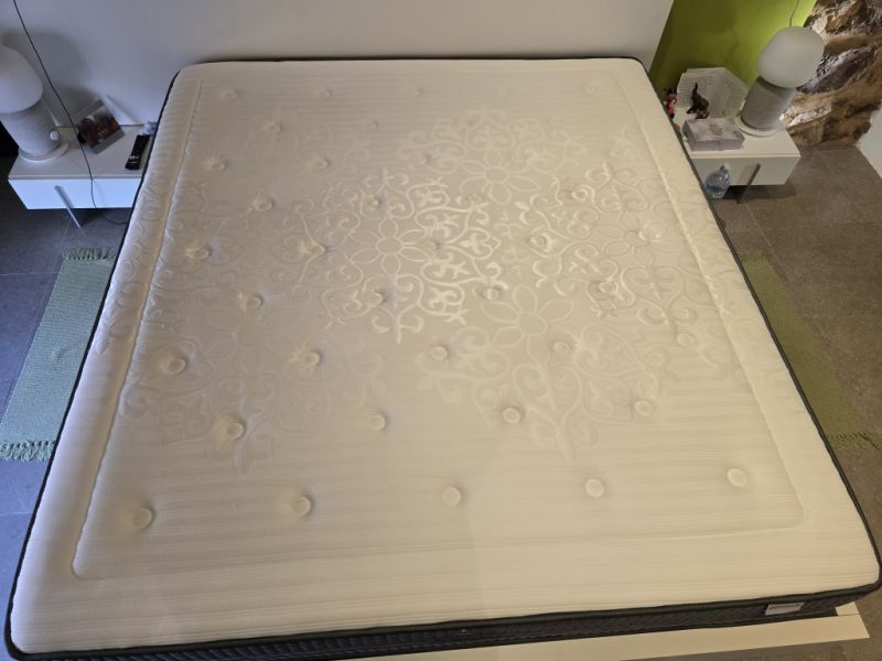 Neuwertige Matratze Viscoelastico 180x200