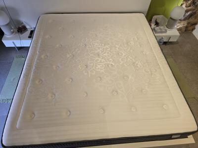 Neuwertige Matratze Viscoelastico 180x200