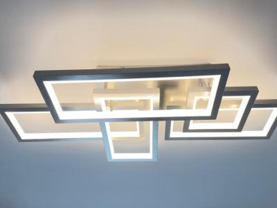 Neuwertige moderne LED-Deckenleuchte