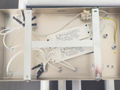 Neuwertige moderne LED-Deckenleuchte