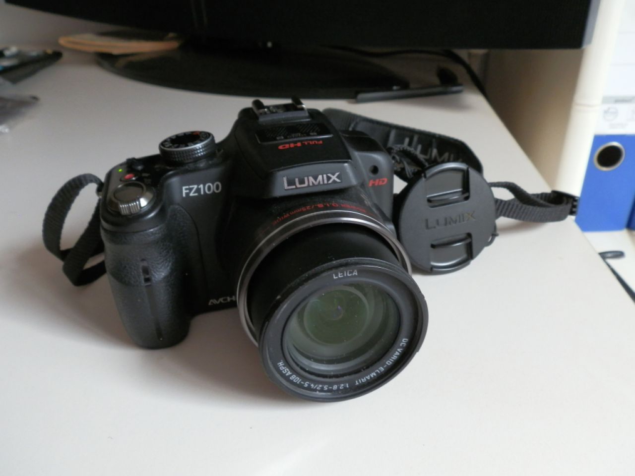 neuwertige PANASONIC Bridge-Kamera DMC FZ 100 mit LEICA-Objektiv