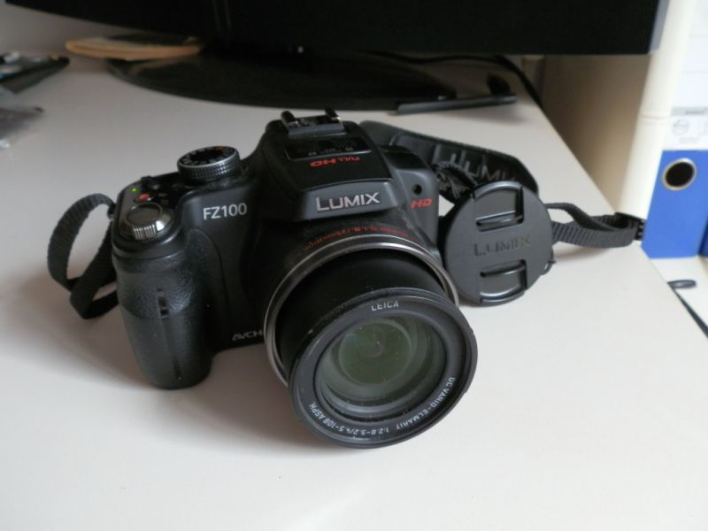 neuwertige PANASONIC Bridge-Kamera DMC FZ 100 mit LEICA-Objektiv