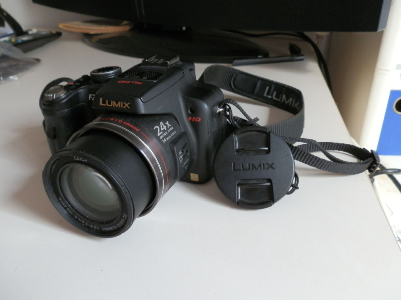 neuwertige PANASONIC Bridge-Kamera DMC FZ 100 mit LEICA-Objektiv