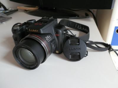 neuwertige PANASONIC Bridge-Kamera DMC FZ 100 mit LEICA-Objektiv