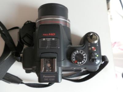 neuwertige PANASONIC Bridge-Kamera DMC FZ 100 mit LEICA-Objektiv