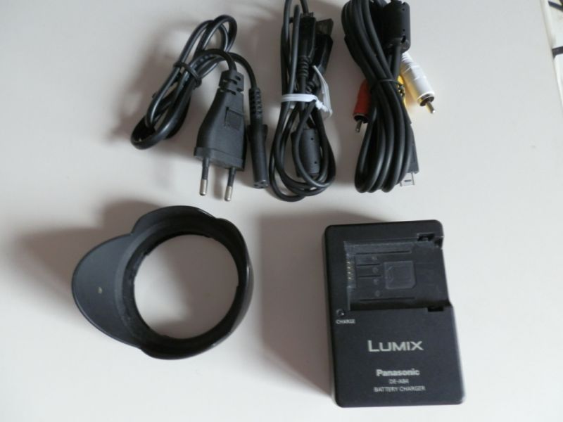 neuwertige PANASONIC Bridge-Kamera DMC FZ 100 mit LEICA-Objektiv