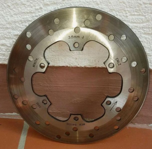 Neuwertige Vespa 300 GTS Bremsscheibe