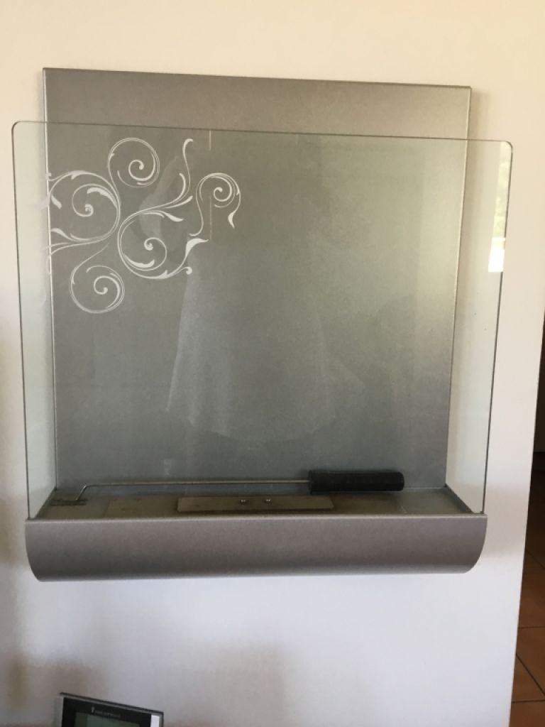 Chimenea de pared casi nueva