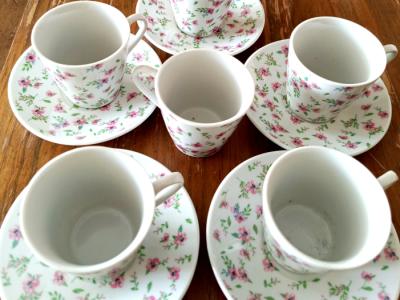 Neuwertiges Café Set aus hochwertiger Keramik handbemalt