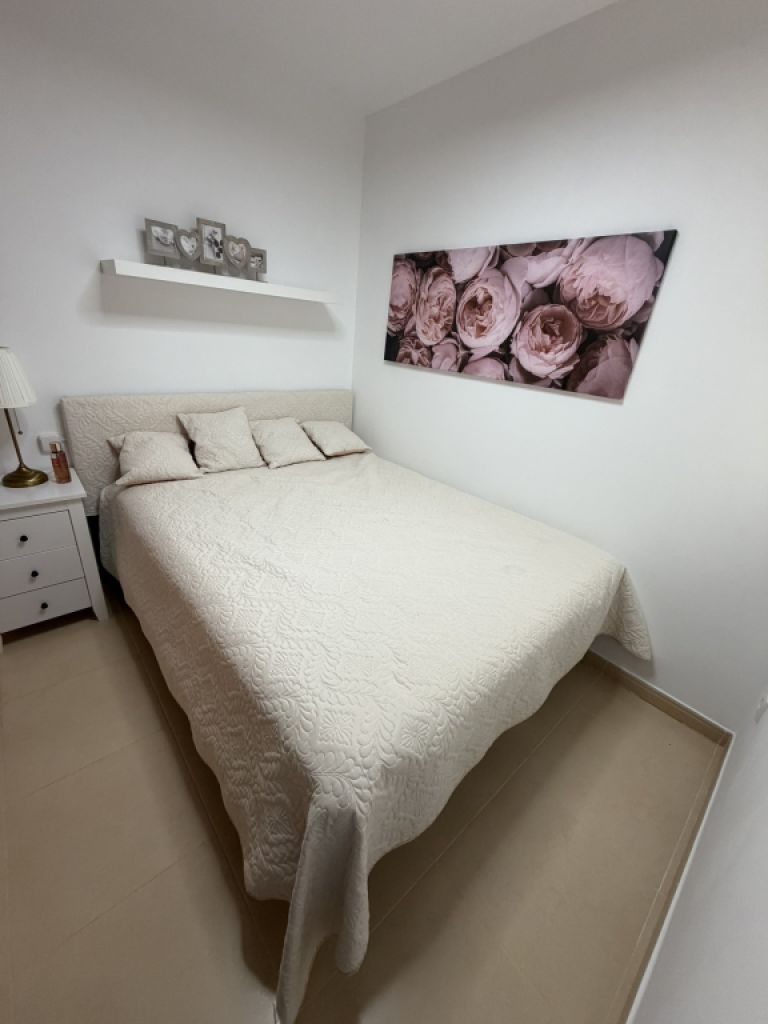 Neuwertiges hochwertiges Bett 1,40m x 1,90m komplett zu verkaufen